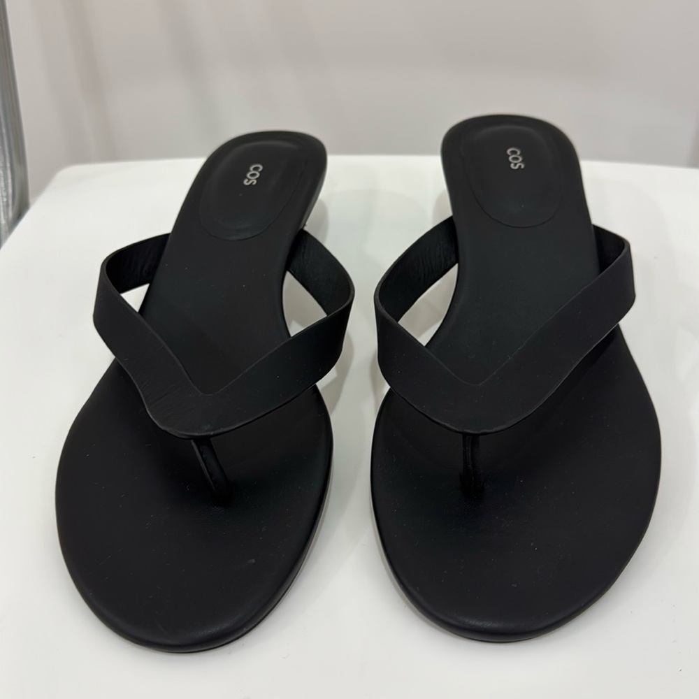 COS Black Minimalist Leather Thong Sandals